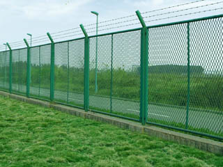 鋼板網(wǎng)護(hù)欄網(wǎng)  